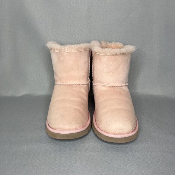 UGG Boots Bailey Bow Light Ballet Pink Coquette Very RARE Retired Sz 6 fits 7 - Picture 9 of 16